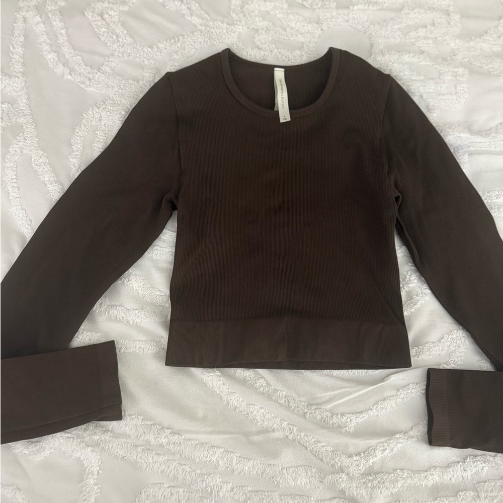 Babaton Dark Brown Ribbed Long-Sleeve Crop Top
